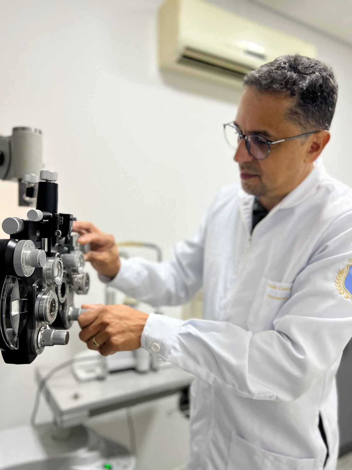 Ambiente de exame optométrico em Palhoça