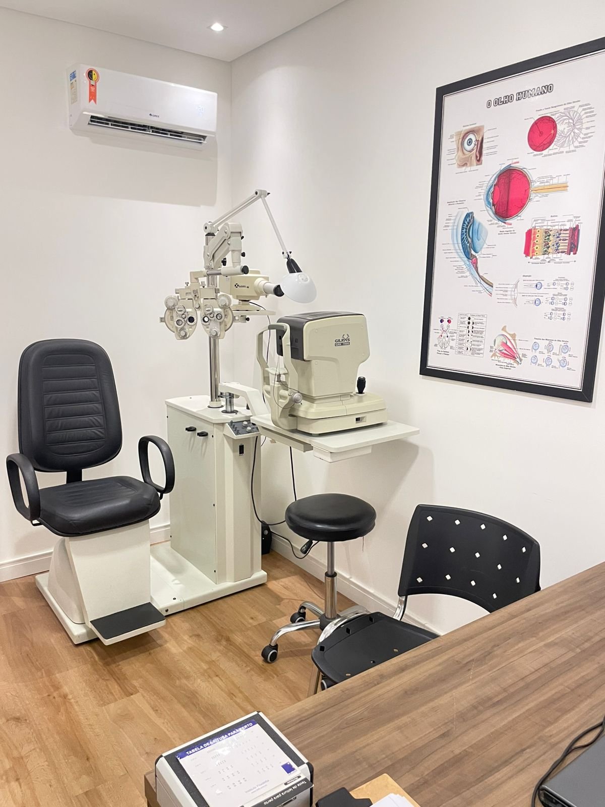 Ambiente de exame optométrico em Palhoça